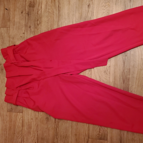 Red high-waisted paperbag pants - Picture 1 of 6